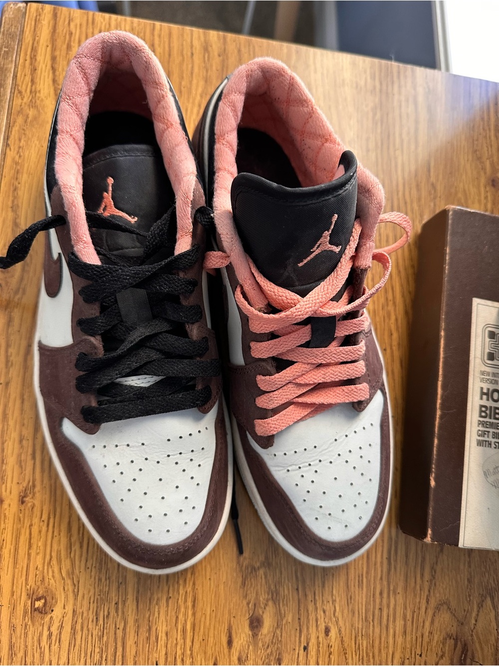 Jordan Low-Top Sneakers in Brown, White & Pink